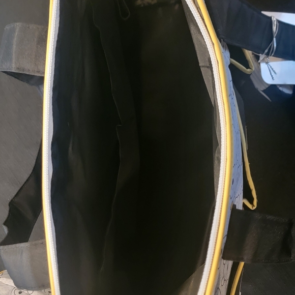 NWT Winnie The Pooh Diaper Bag Set. 8 pieces. Never Used - Picture 9 of 15